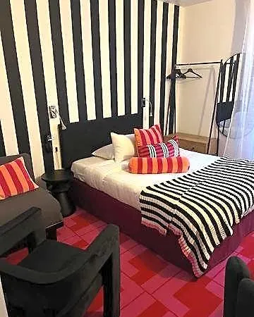 Du Croise Hotel
